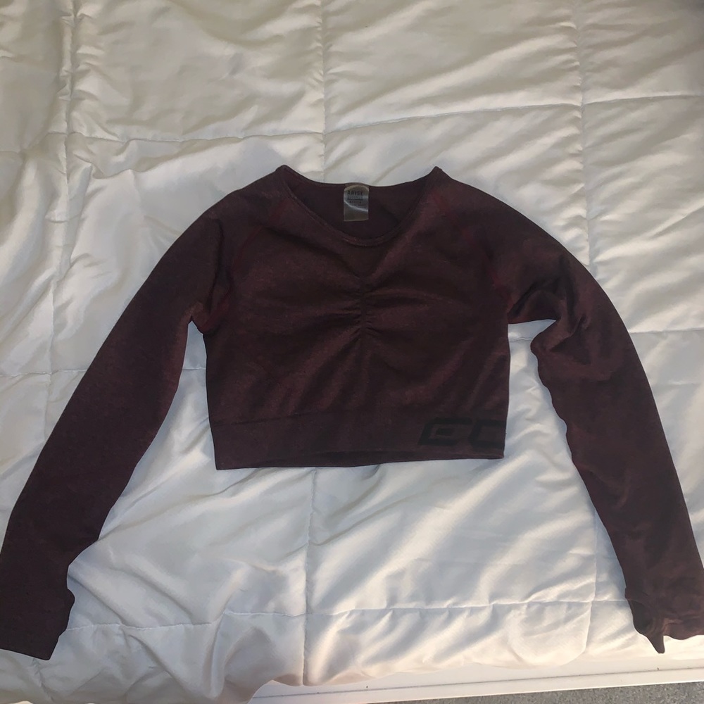 ECHT arise scrunch crop top.